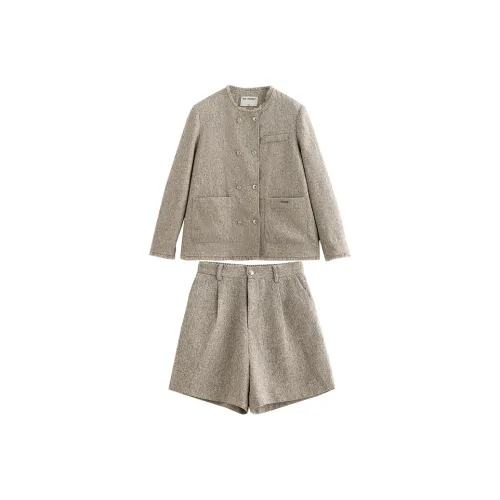 Initial Language Бизнес-костюм женский хаки зеленый