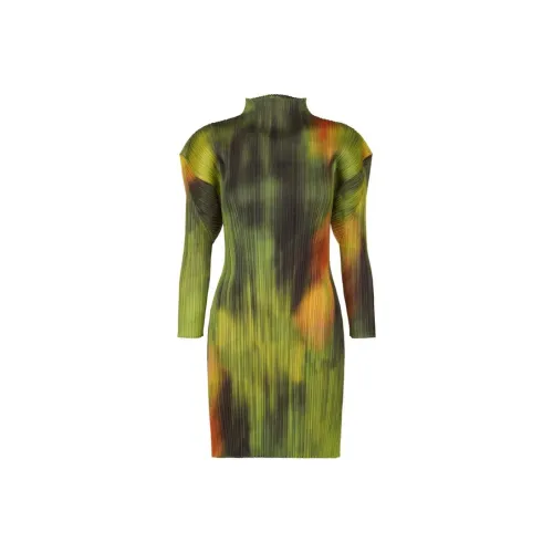 PLEATS PLEASE ISSEY MIYAKE SS24 Длинное платье с длинными рукавами женское цвет шпинатный зеленый