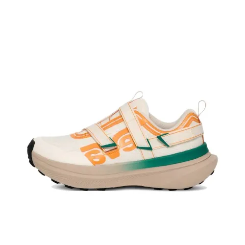 Teva AVENTRAIL Беговые кроссовки Низкий Топ Бежевый Женские