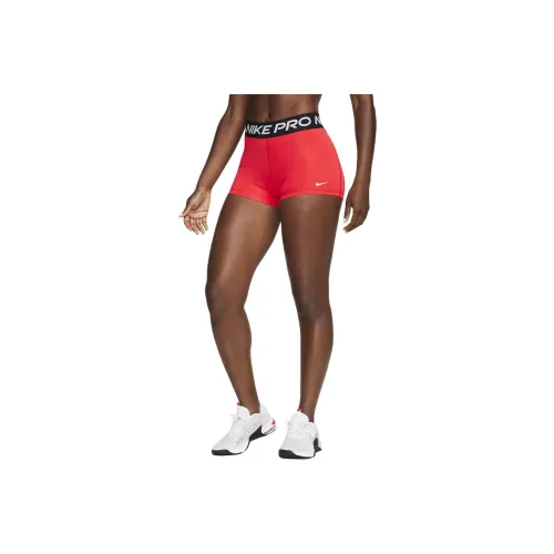 nike Повседневные шорты Женские Светло-красные