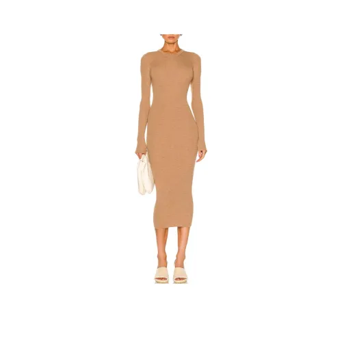 WARDROBE.NYC Длинное платье с длинными рукавами женское цвет КАМЕЛ