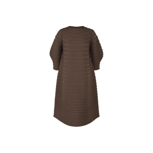 PLEATS PLEASE ISSEY MIYAKE SS24 Длинное платье с длинными рукавами женское коричневое