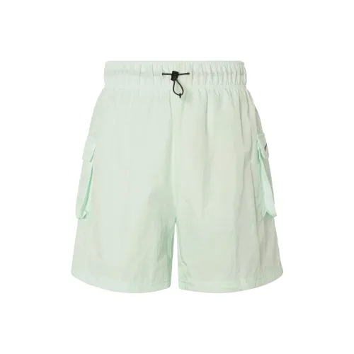 Nike Повседневные шорты женские светло-зеленые