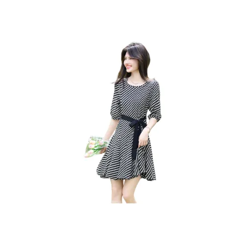 Still Quiet Короткий рукав Платье Женское Черно-белое