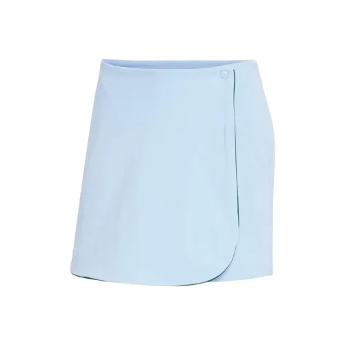 Adidas Повседневные шорты женские небесно-голубого цвета