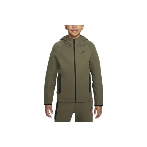 Толстовка Nike Sportswear Tech Fleece оливкового цвета детская