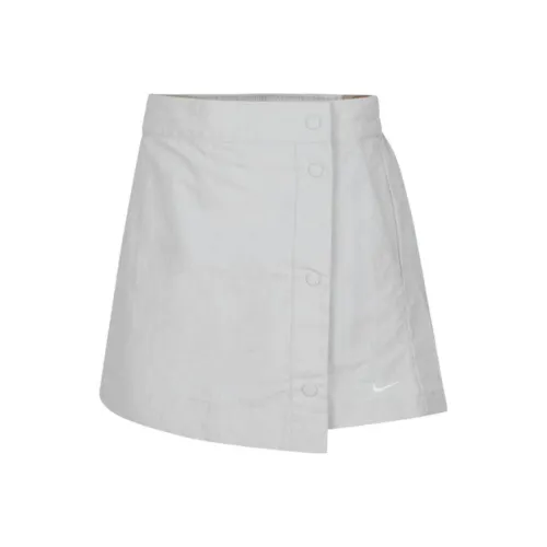 nike Sportswear Повседневные шорты Женские Серый