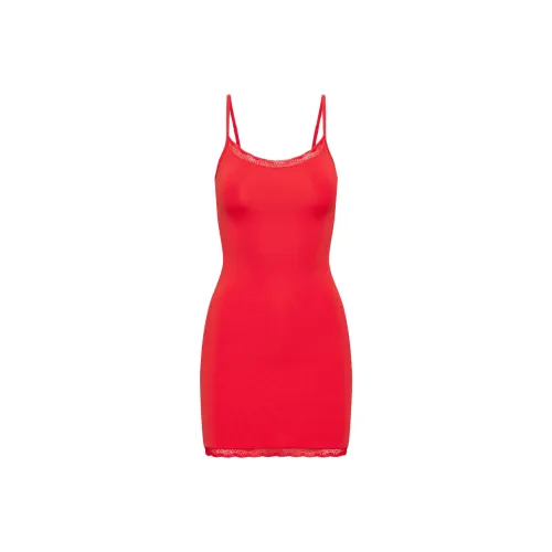 ARITZIA Тень Кружево Платье Slip Платье Женские Flashing Red Shiny Red Light