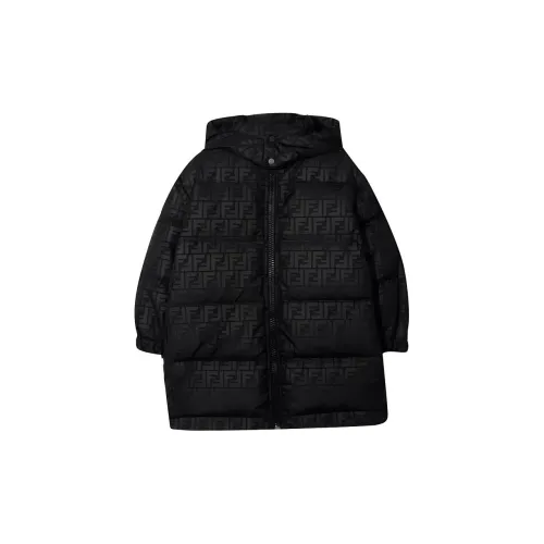 FENDI Черный Kids Пуховики