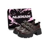 Коробка коричневого цвета