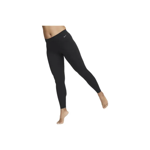Nike Спортивные брюки Женские Черные