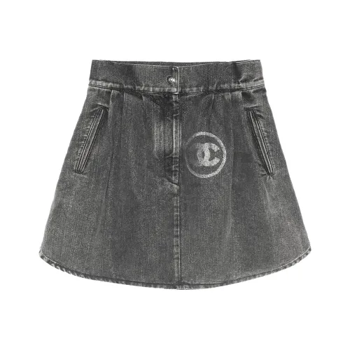 CHANEL Джинсовые короткие юбки Женские Серый