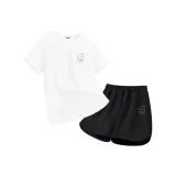 White (Y Signature Puppy Chest Logo) + Black (Y Signature Puppy Pants Logo)  
Белый (Y Signature Puppy Логотип на груди) + Черный (Y Signature Puppy Логотип на штанах)