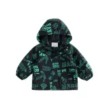 Флуоресцентные зеленые буквы покрывают весь низ