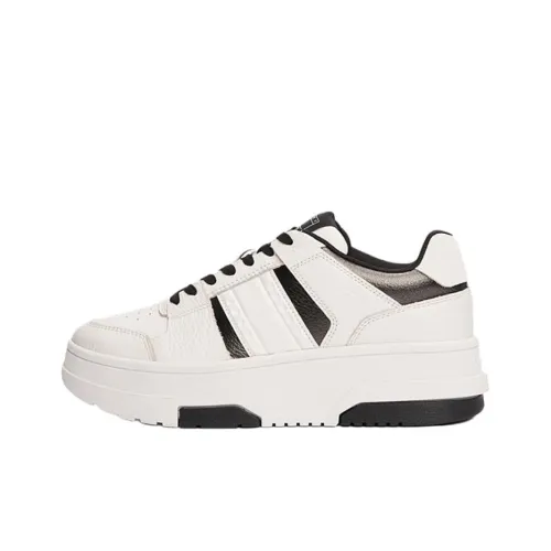 Tommy Hilfiger TRAINERS The Brooklyn Low Топ Повседневная обувь Женские Черный Белый