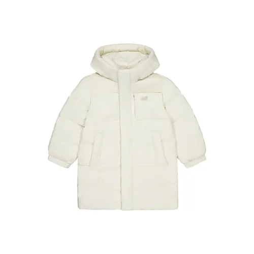 New Balance совместный пуховик FW24 белый детский