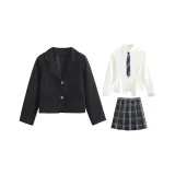 Черный деловой костюм + топ с белыми длинными рукавами + юбка темно-ночного цвета + галстук