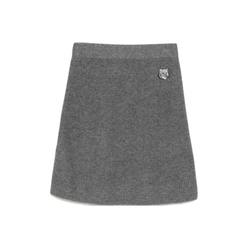 Maison Kitsune Повседневные короткие юбки Женские Серый