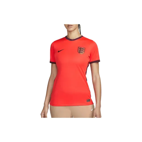 Футболка Nike для женщин апельсинового цвета