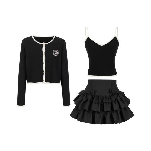 Четырехпредметный набор: кардиган + топ на бретелях + юбка + значок, женская униформа