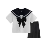 Чёрное ожерелье-чокер, двухкомпонентный комплект: короткая футболка с рукавом + чёрное платье-миди + чёрный бант