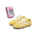 Желтое яблоко