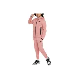 Розовый комплект одежды