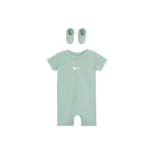Nike Повседневная спортивная одежда Малыш Essentials 2 предмета комплект Зеленый Младенец и малыш