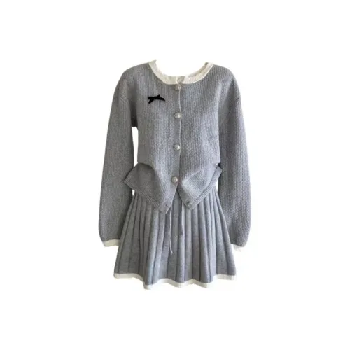 Lookinto Комплект с юбкой Женские Серый