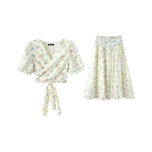 Lookinto Комплект с юбкой Женские Цвет на изображении