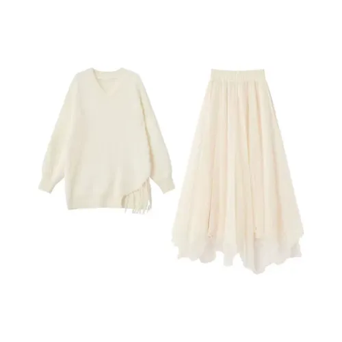 Lookinto Комплект с юбкой Женские Экрю