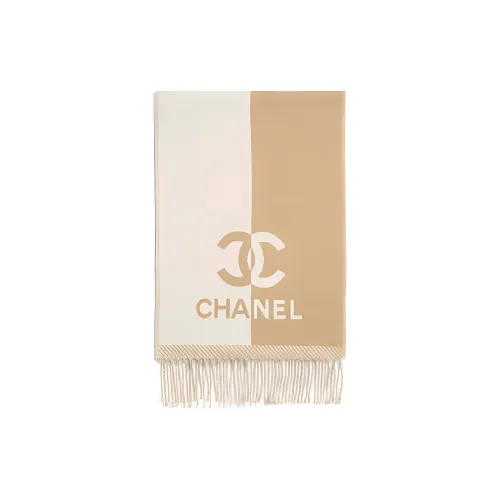 CHANEL Шарфы из шерсти для женщин