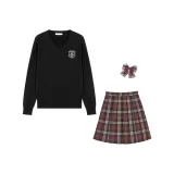 Черный свитер, трикотажная ткань, блузка, узор "фонари", клетчатая юбка, подходящий клетчатый галстук, аксессуары с буквой "S"