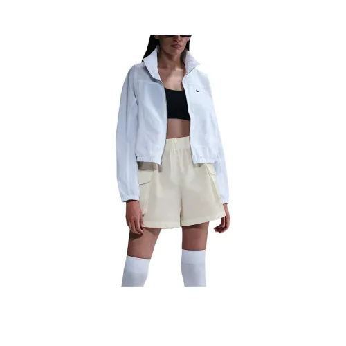 nike WovenSportswear Essentials Collection Женские Шорты карго с высокой посадкой 5' Шорты карго Женские Бежево-желтый