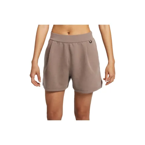 Nike Спортивные шорты Женские Светлый Умбра