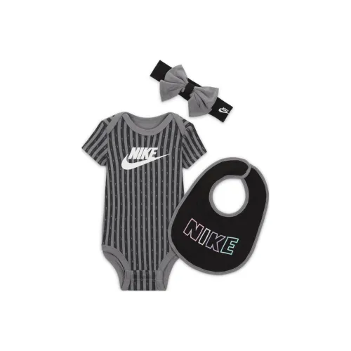 Комбинезон Nike черного цвета для младенцев и малышей