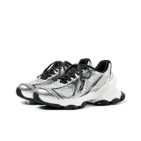 Серебристо-белый