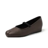 Темно-коричневый