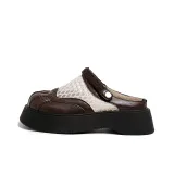 Коричневый