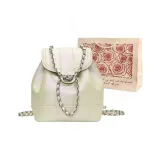 Жемчужно-белый