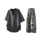 Gray Tie-Dye Short-Sleeved + Vintage Blue Ripped Jeans  
Серый Тай-дай с короткими рукавами + винтажные синие рваные джинсы