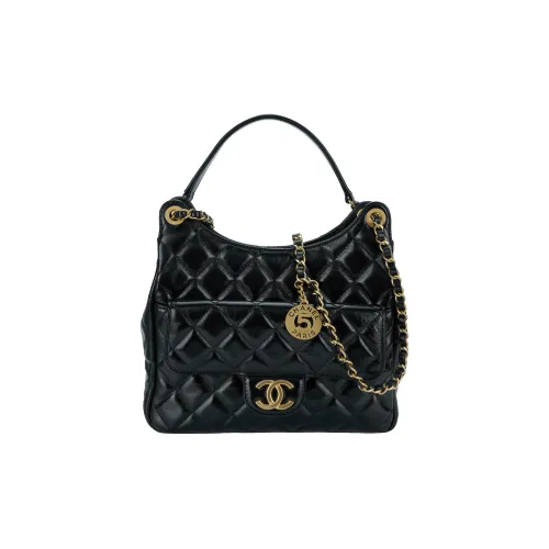 CHANEL Сумки через плечо Женские