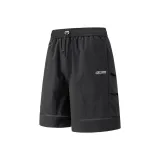 Призрачно черный