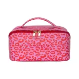 Розово-красный леопардовый принт