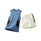 Синие майка и абрикосовые шорты