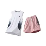 Белый топ без рукавов + розовые шорты