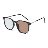 Ярко-черная оправа с белым до чайного коричневого градиентными линзами I01