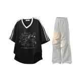 Черная рубашка с коротким рукавом + светло-серые повседневные штаны