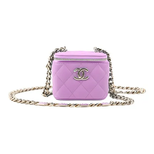 CHANEL Сумки через плечо Женские