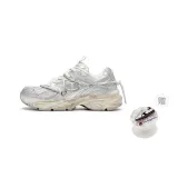 Серебряный/Молочно-белый (в комплекте с подставкой для телефона)